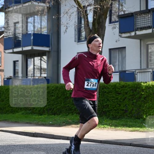 12.04.2026 - 45. Internationalen Wilhelmsburger Insellauf J. Mangold http://msf.ph/oto/9454442 12.04.2026 10:19:02 Ziel 2757, 5049, 2671, 2549, 3289, 5456, 2789, 5652 meine-sportfotos.de