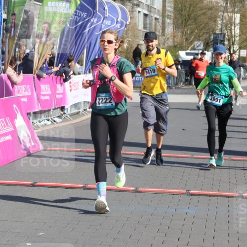 12.04.2026 - 45. Internationalen Wilhelmsburger Insellauf Strokosch-Dieckow http://msf.ph/oto/9454445 12.04.2026 10:42:34 Ziel 4615, 2222, 3419, 4042, 3991 meine-sportfotos.de