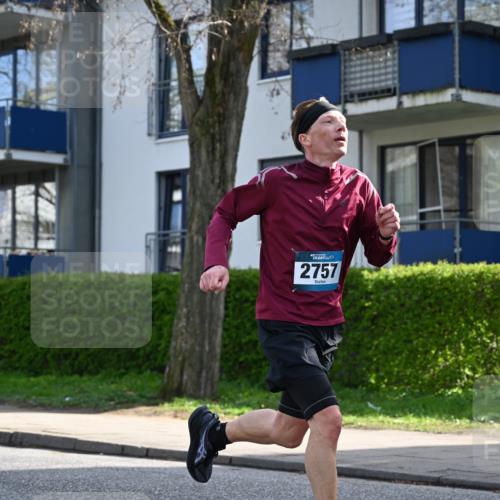 12.04.2026 - 45. Internationalen Wilhelmsburger Insellauf J. Mangold http://msf.ph/oto/9454447 12.04.2026 10:19:02 Ziel 2757, 5049, 2671, 2549, 3289, 5456, 2789, 5652 meine-sportfotos.de