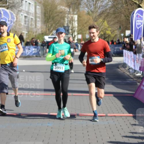 12.04.2026 - 45. Internationalen Wilhelmsburger Insellauf Strokosch-Dieckow http://msf.ph/oto/9454454 12.04.2026 10:42:35 Ziel 2222, 3419, 4042, 3991 meine-sportfotos.de