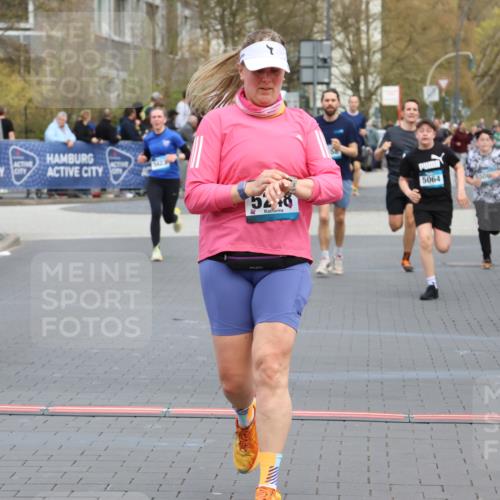 12.04.2026 - 45. Internationalen Wilhelmsburger Insellauf Strokosch-Dieckow http://msf.ph/oto/9454455 12.04.2026 13:04:54 Ziel 5248, 5064 meine-sportfotos.de