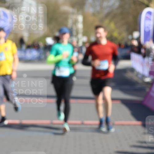 12.04.2026 - 45. Internationalen Wilhelmsburger Insellauf Strokosch-Dieckow http://msf.ph/oto/9454460 12.04.2026 10:42:35 Ziel 2222, 3419, 4042, 3991 meine-sportfotos.de