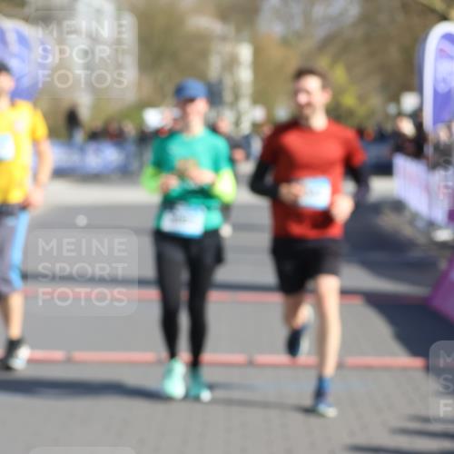 12.04.2026 - 45. Internationalen Wilhelmsburger Insellauf Strokosch-Dieckow http://msf.ph/oto/9454470 12.04.2026 10:42:36 Ziel 2222, 3419, 4042, 3991, 2262, 2263 meine-sportfotos.de