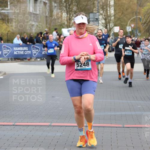 12.04.2026 - 45. Internationalen Wilhelmsburger Insellauf Strokosch-Dieckow http://msf.ph/oto/9454474 12.04.2026 13:04:54 Ziel 5248, 5064 meine-sportfotos.de