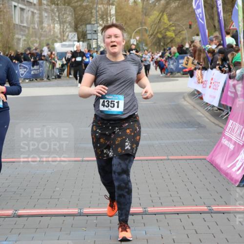 12.04.2026 - 45. Internationalen Wilhelmsburger Insellauf Strokosch-Dieckow http://msf.ph/oto/9454486 12.04.2026 13:04:49 Ziel 4951, 4115, 4351, 4125 meine-sportfotos.de