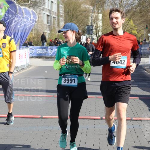 12.04.2026 - 45. Internationalen Wilhelmsburger Insellauf Strokosch-Dieckow http://msf.ph/oto/9454489 12.04.2026 10:42:36 Ziel 2222, 3419, 4042, 3991, 2262, 2263 meine-sportfotos.de