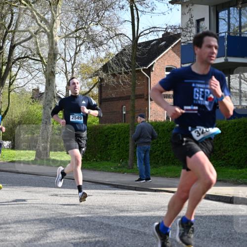12.04.2026 - 45. Internationalen Wilhelmsburger Insellauf J. Mangold http://msf.ph/oto/9454494 12.04.2026 10:19:28 Ziel 2671, 2549, 3289, 5456, 2789, 5652, 3976, 4162, 4162 meine-sportfotos.de