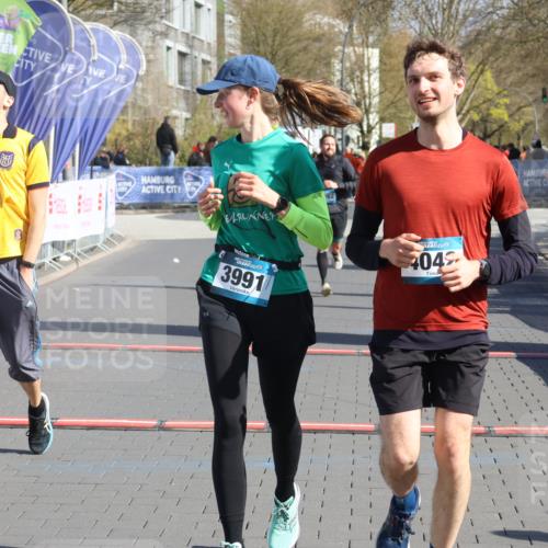 12.04.2026 - 45. Internationalen Wilhelmsburger Insellauf Strokosch-Dieckow http://msf.ph/oto/9454498 12.04.2026 10:42:36 Ziel 2222, 3419, 4042, 3991, 2262, 2263 meine-sportfotos.de