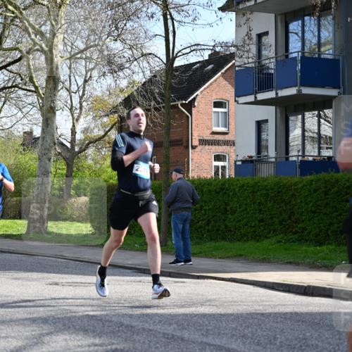 12.04.2026 - 45. Internationalen Wilhelmsburger Insellauf J. Mangold http://msf.ph/oto/9454501 12.04.2026 10:19:28 Ziel 2671, 2549, 3289, 5456, 2789, 5652, 3976, 4162, 4162 meine-sportfotos.de