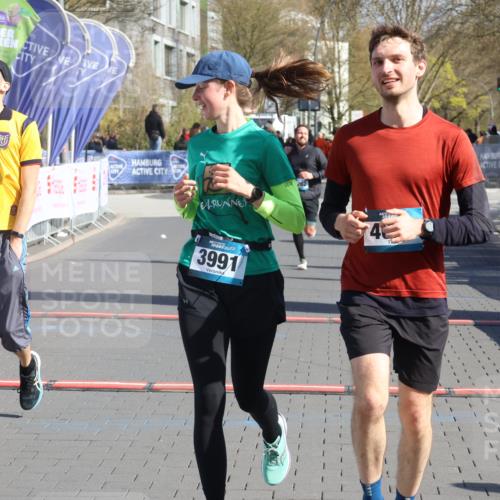 12.04.2026 - 45. Internationalen Wilhelmsburger Insellauf Strokosch-Dieckow http://msf.ph/oto/9454502 12.04.2026 10:42:37 Ziel 2222, 3419, 4042, 3991, 2262, 2263 meine-sportfotos.de