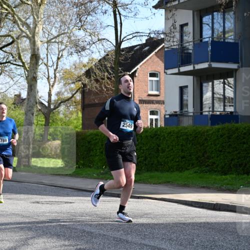 12.04.2026 - 45. Internationalen Wilhelmsburger Insellauf J. Mangold http://msf.ph/oto/9454508 12.04.2026 10:19:28 Ziel 2671, 2549, 3289, 5456, 2789, 5652, 3976, 4162, 4162 meine-sportfotos.de