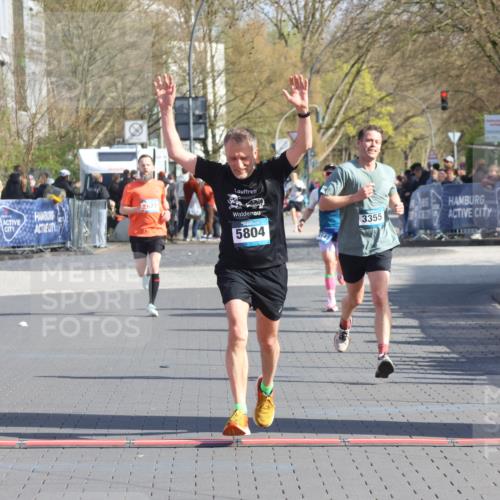 12.04.2026 - 45. Internationalen Wilhelmsburger Insellauf Strokosch-Dieckow http://msf.ph/oto/9454509 12.04.2026 10:29:55 Ziel 4027, 5804, 3355 meine-sportfotos.de
