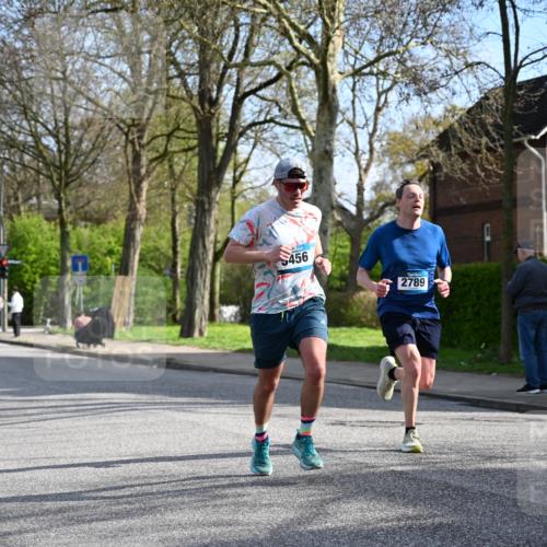12.04.2026 - 45. Internationalen Wilhelmsburger Insellauf J. Mangold http://msf.ph/oto/9454512 12.04.2026 10:19:29 Ziel 2671, 2549, 3289, 5456, 2789, 5652, 3976, 4162, 4605 meine-sportfotos.de
