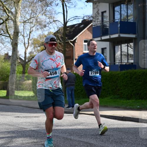 12.04.2026 - 45. Internationalen Wilhelmsburger Insellauf J. Mangold http://msf.ph/oto/9454529 12.04.2026 10:19:29 Ziel 2671, 2549, 3289, 5456, 2789, 5652, 3976, 4162, 4605 meine-sportfotos.de