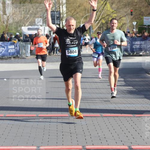 12.04.2026 - 45. Internationalen Wilhelmsburger Insellauf Strokosch-Dieckow http://msf.ph/oto/9454532 12.04.2026 10:29:56 Ziel 4027, 5804, 3355, 4142, 2627 meine-sportfotos.de