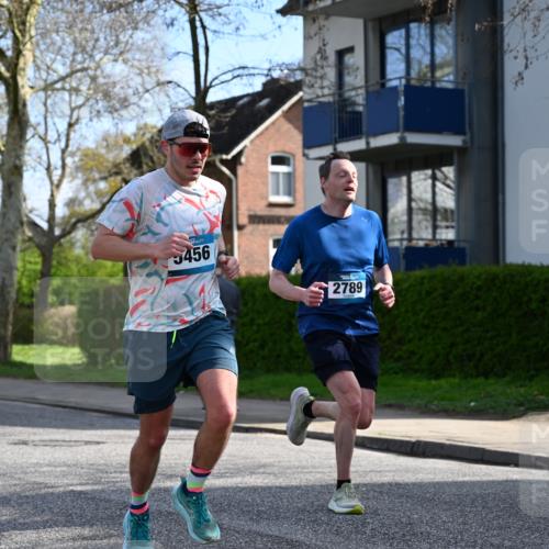 12.04.2026 - 45. Internationalen Wilhelmsburger Insellauf J. Mangold http://msf.ph/oto/9454533 12.04.2026 10:19:29 Ziel 2671, 2549, 3289, 5456, 2789, 5652, 3976, 4162, 4605 meine-sportfotos.de