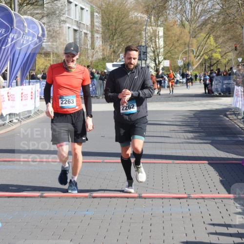 12.04.2026 - 45. Internationalen Wilhelmsburger Insellauf Strokosch-Dieckow http://msf.ph/oto/9454537 12.04.2026 10:42:40 Ziel 2262, 2263 meine-sportfotos.de