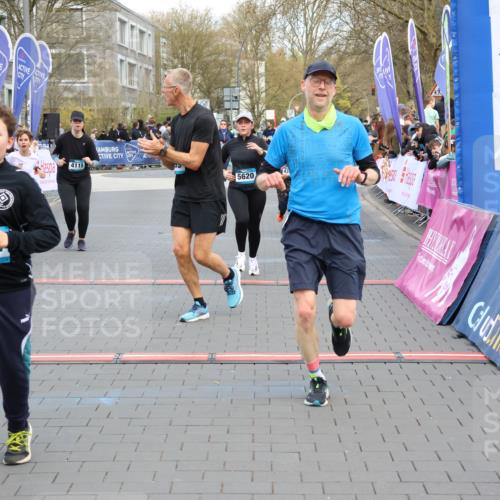 12.04.2026 - 45. Internationalen Wilhelmsburger Insellauf Strokosch-Dieckow http://msf.ph/oto/9454540 12.04.2026 13:04:44 Ziel 4647, 5565, 4600, 5474, 4653, 5420, 5599, 5620, 4951, 4115, 4351 meine-sportfotos.de