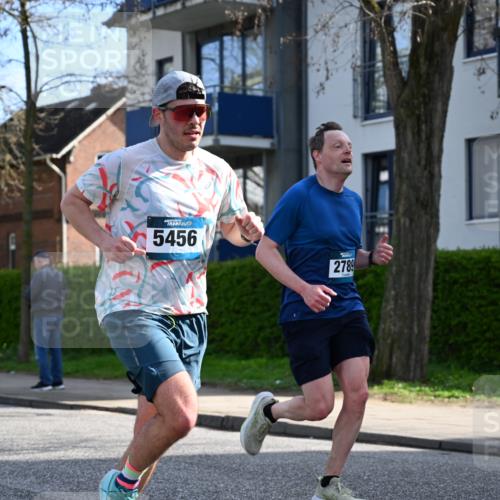 12.04.2026 - 45. Internationalen Wilhelmsburger Insellauf J. Mangold http://msf.ph/oto/9454541 12.04.2026 10:19:30 Ziel 2671, 2549, 3289, 5456, 2789, 5652, 3976, 4162, 4605 meine-sportfotos.de
