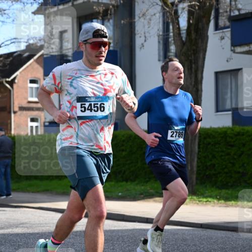 12.04.2026 - 45. Internationalen Wilhelmsburger Insellauf J. Mangold http://msf.ph/oto/9454544 12.04.2026 10:19:30 Ziel 2671, 2549, 3289, 5456, 2789, 5652, 3976, 4162, 4605 meine-sportfotos.de