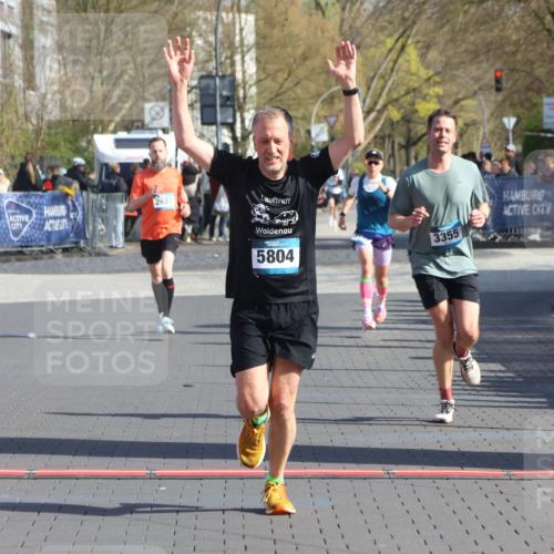 12.04.2026 - 45. Internationalen Wilhelmsburger Insellauf Strokosch-Dieckow http://msf.ph/oto/9454545 12.04.2026 10:29:56 Ziel 4027, 5804, 3355, 4142, 2627 meine-sportfotos.de