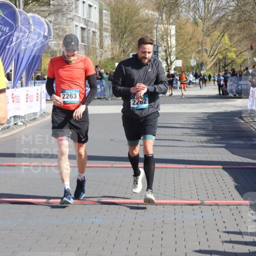 12.04.2026 - 45. Internationalen Wilhelmsburger Insellauf Strokosch-Dieckow http://msf.ph/oto/9454547 12.04.2026 10:42:40 Ziel 2262, 2263 meine-sportfotos.de