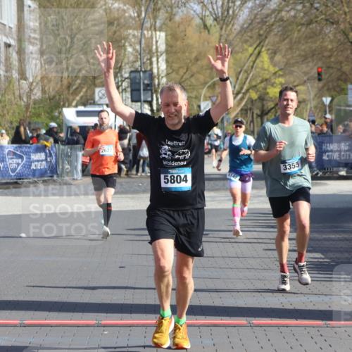 12.04.2026 - 45. Internationalen Wilhelmsburger Insellauf Strokosch-Dieckow http://msf.ph/oto/9454552 12.04.2026 10:29:56 Ziel 4027, 5804, 3355, 4142, 2627 meine-sportfotos.de