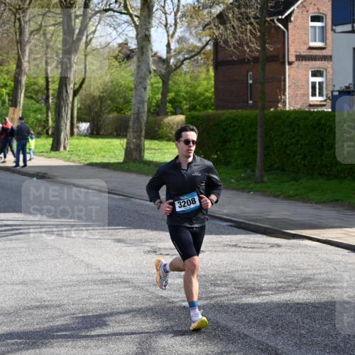 12.04.2026 - 45. Internationalen Wilhelmsburger Insellauf J. Mangold http://msf.ph/oto/9454553 12.04.2026 10:20:52 Ziel 3134, 3208, 2212, 4003, 5591, 2127, 3099, 3099 meine-sportfotos.de
