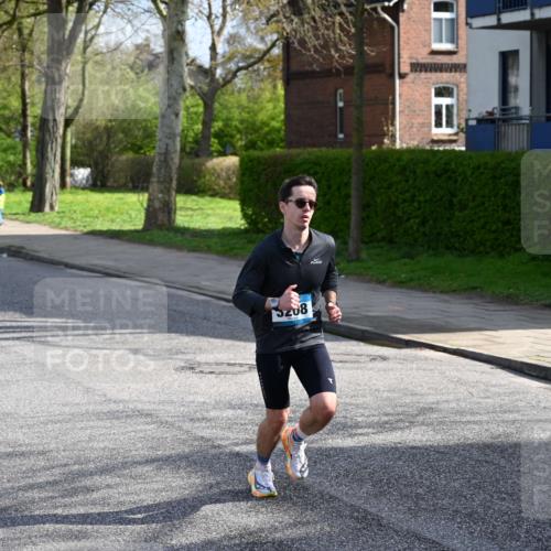 12.04.2026 - 45. Internationalen Wilhelmsburger Insellauf J. Mangold http://msf.ph/oto/9454557 12.04.2026 10:20:52 Ziel 3134, 3208, 2212, 4003, 5591, 2127, 3099, 3099 meine-sportfotos.de