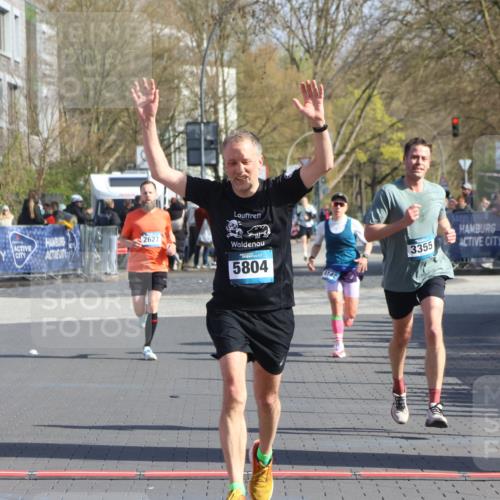 12.04.2026 - 45. Internationalen Wilhelmsburger Insellauf Strokosch-Dieckow http://msf.ph/oto/9454559 12.04.2026 10:29:56 Ziel 4027, 5804, 3355, 4142, 2627 meine-sportfotos.de
