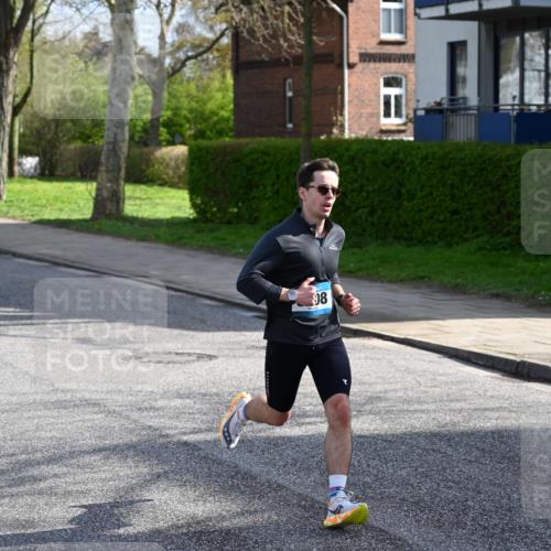 12.04.2026 - 45. Internationalen Wilhelmsburger Insellauf J. Mangold http://msf.ph/oto/9454560 12.04.2026 10:20:52 Ziel 3134, 3208, 2212, 4003, 5591, 2127, 3099, 3099 meine-sportfotos.de