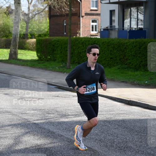 12.04.2026 - 45. Internationalen Wilhelmsburger Insellauf J. Mangold http://msf.ph/oto/9454563 12.04.2026 10:20:52 Ziel 3134, 3208, 2212, 4003, 5591, 2127, 3099, 3099 meine-sportfotos.de