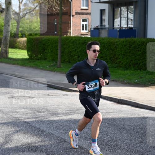 12.04.2026 - 45. Internationalen Wilhelmsburger Insellauf J. Mangold http://msf.ph/oto/9454565 12.04.2026 10:20:52 Ziel 3134, 3208, 2212, 4003, 5591, 2127, 3099, 3099 meine-sportfotos.de