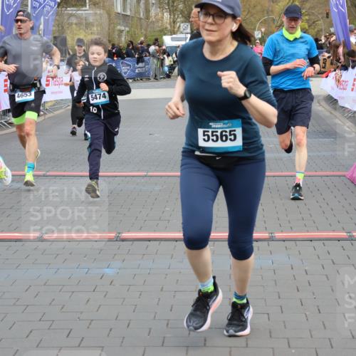 12.04.2026 - 45. Internationalen Wilhelmsburger Insellauf Strokosch-Dieckow http://msf.ph/oto/9454566 12.04.2026 13:04:42 Ziel 5257, 4647, 5565, 4600, 5474, 4653, 5420, 5599, 5620, 4951, 4115 meine-sportfotos.de