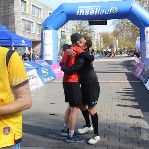 12.04.2026 - 45. Internationalen Wilhelmsburger Insellauf Strokosch-Dieckow http://msf.ph/oto/9454569 12.04.2026 10:42:45 Ziel  meine-sportfotos.de