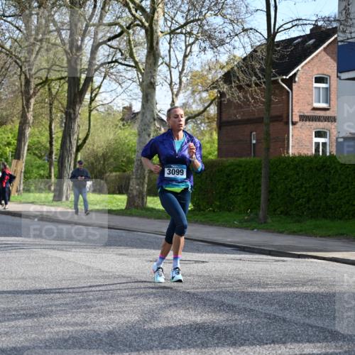 12.04.2026 - 45. Internationalen Wilhelmsburger Insellauf J. Mangold http://msf.ph/oto/9454580 12.04.2026 10:21:20 Ziel 2127, 3099, 2253, 3137, 3137, 3930, 3317 meine-sportfotos.de
