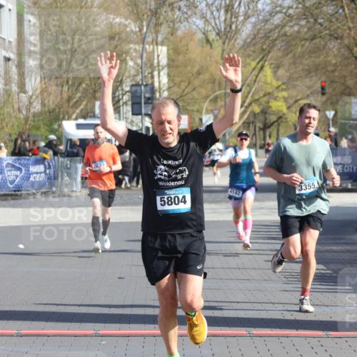 12.04.2026 - 45. Internationalen Wilhelmsburger Insellauf Strokosch-Dieckow http://msf.ph/oto/9454581 12.04.2026 10:29:56 Ziel 4027, 5804, 3355, 4142, 2627 meine-sportfotos.de