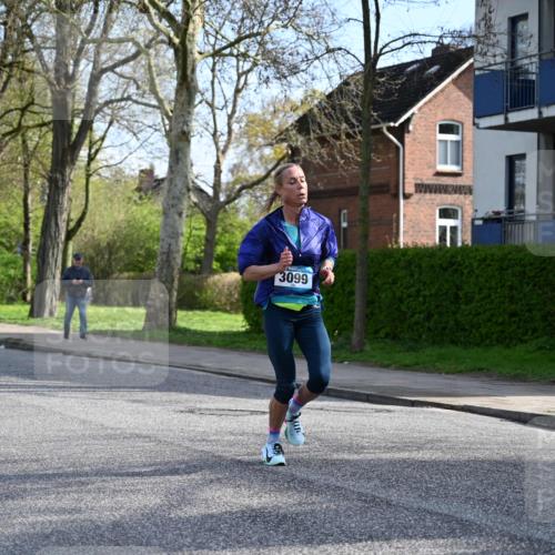 12.04.2026 - 45. Internationalen Wilhelmsburger Insellauf J. Mangold http://msf.ph/oto/9454584 12.04.2026 10:21:20 Ziel 2127, 3099, 2253, 3137, 3137, 3930, 3317 meine-sportfotos.de