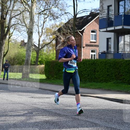 12.04.2026 - 45. Internationalen Wilhelmsburger Insellauf J. Mangold http://msf.ph/oto/9454587 12.04.2026 10:21:20 Ziel 2127, 3099, 2253, 3137, 3137, 3930, 3317 meine-sportfotos.de