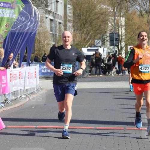 12.04.2026 - 45. Internationalen Wilhelmsburger Insellauf Strokosch-Dieckow http://msf.ph/oto/9454609 12.04.2026 10:42:55 Ziel 2252 meine-sportfotos.de
