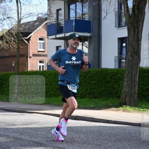 12.04.2026 - 45. Internationalen Wilhelmsburger Insellauf J. Mangold http://msf.ph/oto/9454614 12.04.2026 10:21:33 Ziel 2253, 3137, 3930, 3317, 3771, 3771, 2010 meine-sportfotos.de