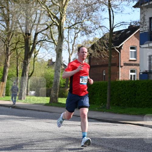 12.04.2026 - 45. Internationalen Wilhelmsburger Insellauf J. Mangold http://msf.ph/oto/9454620 12.04.2026 10:21:49 Ziel 3137, 3930, 3317, 3771, 2010, 3053, 4694, 5507 meine-sportfotos.de