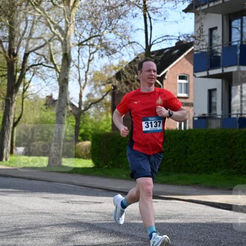 12.04.2026 - 45. Internationalen Wilhelmsburger Insellauf J. Mangold http://msf.ph/oto/9454626 12.04.2026 10:21:49 Ziel 3137, 3930, 3317, 3771, 2010, 3053, 4694, 5507 meine-sportfotos.de