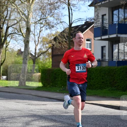 12.04.2026 - 45. Internationalen Wilhelmsburger Insellauf J. Mangold http://msf.ph/oto/9454628 12.04.2026 10:21:49 Ziel 3137, 3930, 3317, 3771, 2010, 3053, 4694, 5507 meine-sportfotos.de
