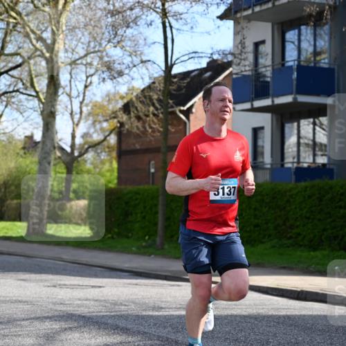 12.04.2026 - 45. Internationalen Wilhelmsburger Insellauf J. Mangold http://msf.ph/oto/9454629 12.04.2026 10:21:50 Ziel 3137, 3930, 3317, 3771, 2010, 3053, 4694, 5507 meine-sportfotos.de