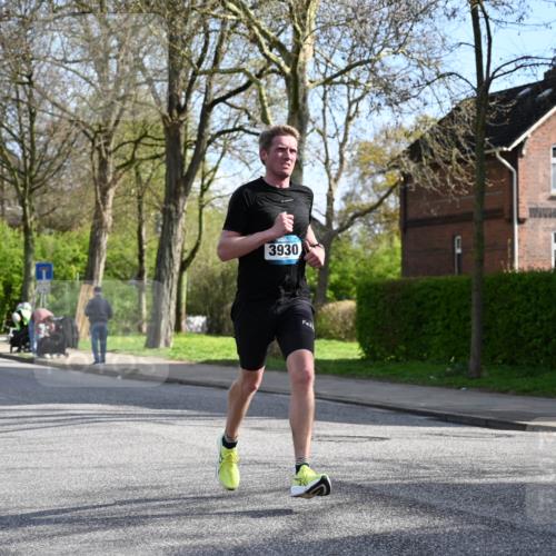 12.04.2026 - 45. Internationalen Wilhelmsburger Insellauf J. Mangold http://msf.ph/oto/9454638 12.04.2026 10:21:54 Ziel 3137, 3930, 3317, 3771, 2010, 3053, 4694, 5507, 5561 meine-sportfotos.de