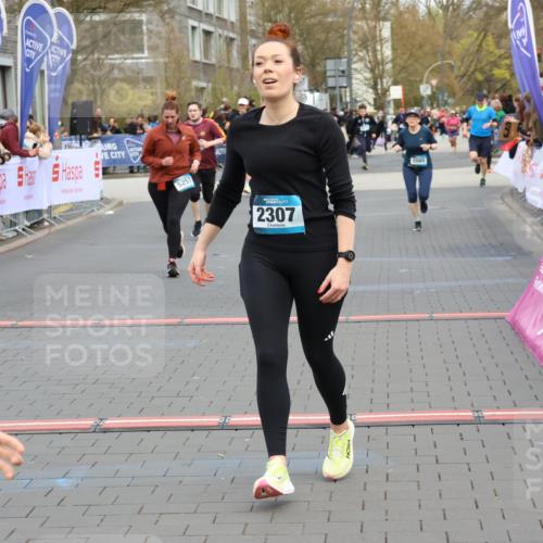 12.04.2026 - 45. Internationalen Wilhelmsburger Insellauf Strokosch-Dieckow http://msf.ph/oto/9454641 12.04.2026 13:04:36 Ziel 3870, 5193, 2307, 5257, 4647, 5565 meine-sportfotos.de