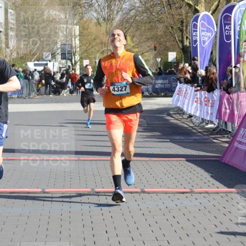 12.04.2026 - 45. Internationalen Wilhelmsburger Insellauf Strokosch-Dieckow http://msf.ph/oto/9454655 12.04.2026 10:42:56 Ziel 2252, 3091, 5442 meine-sportfotos.de