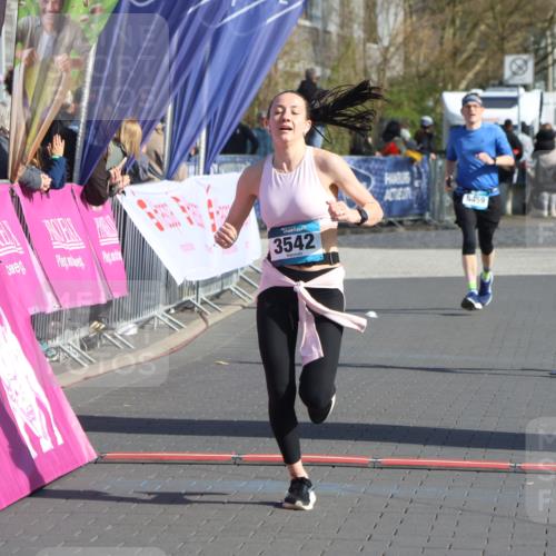 12.04.2026 - 45. Internationalen Wilhelmsburger Insellauf Strokosch-Dieckow http://msf.ph/oto/9454656 12.04.2026 10:30:10 Ziel 3542, 4511 meine-sportfotos.de