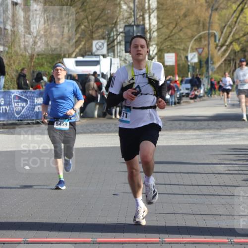 12.04.2026 - 45. Internationalen Wilhelmsburger Insellauf Strokosch-Dieckow http://msf.ph/oto/9454669 12.04.2026 10:30:11 Ziel 3542, 4511, 5459 meine-sportfotos.de